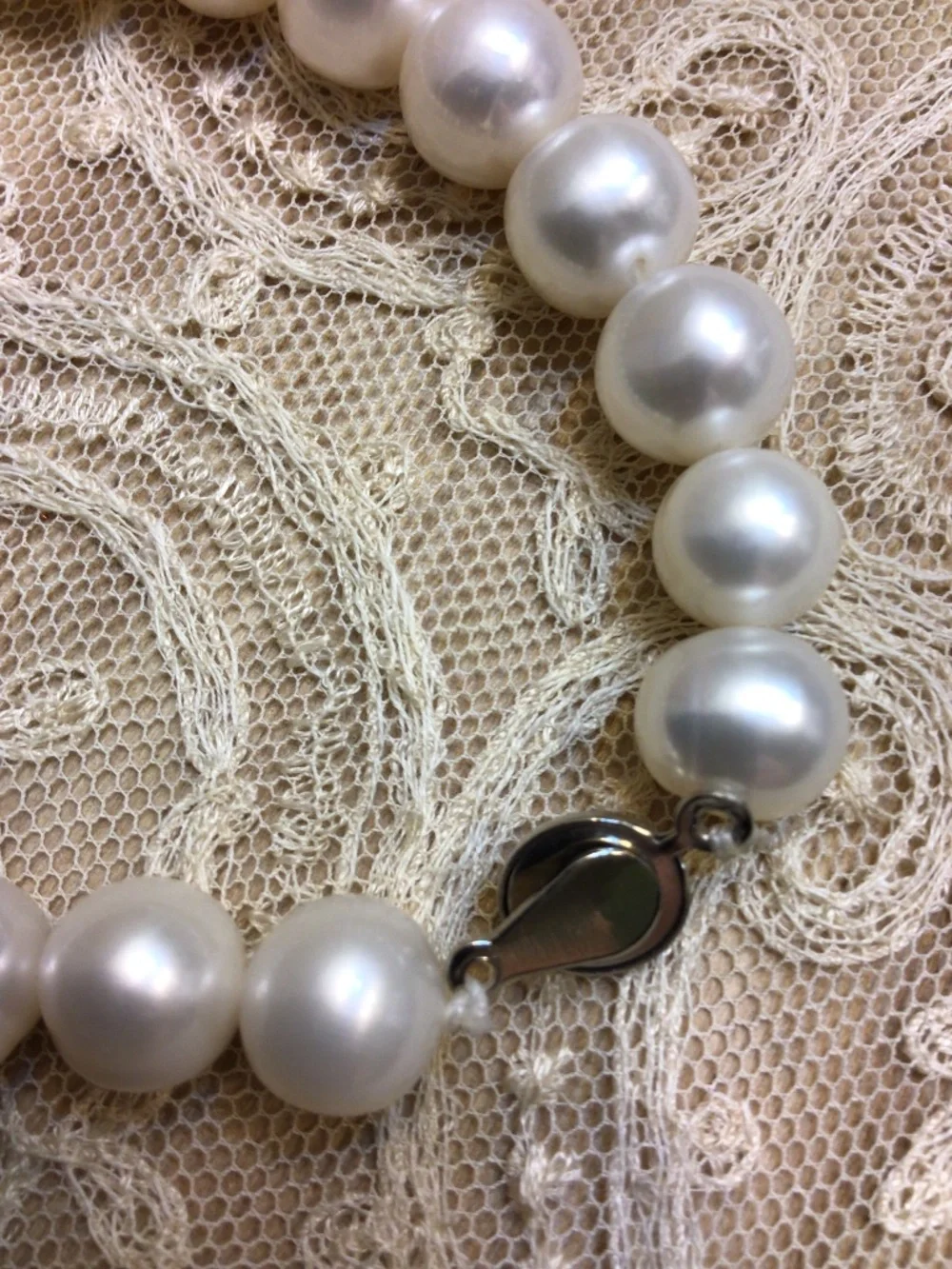 Classic Freshwater White Pearl Bracelet Silver-tone Clasp